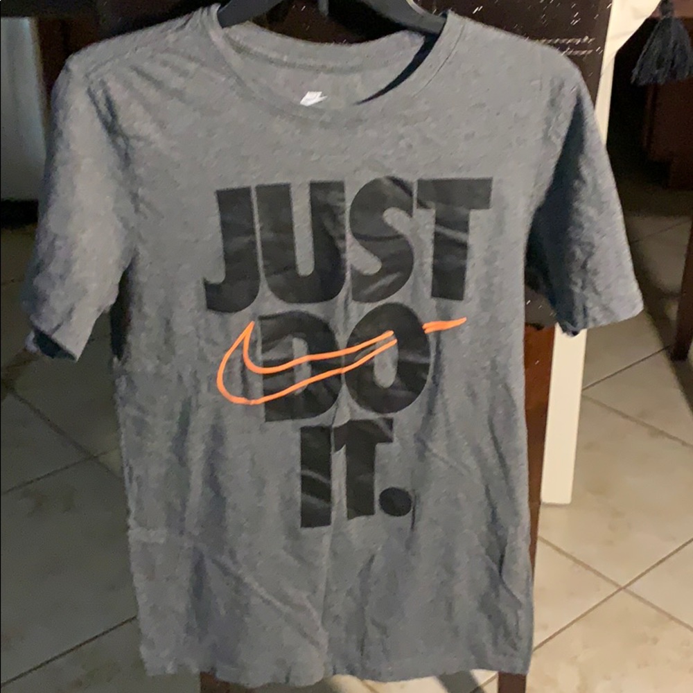 Men’s Nike shirt